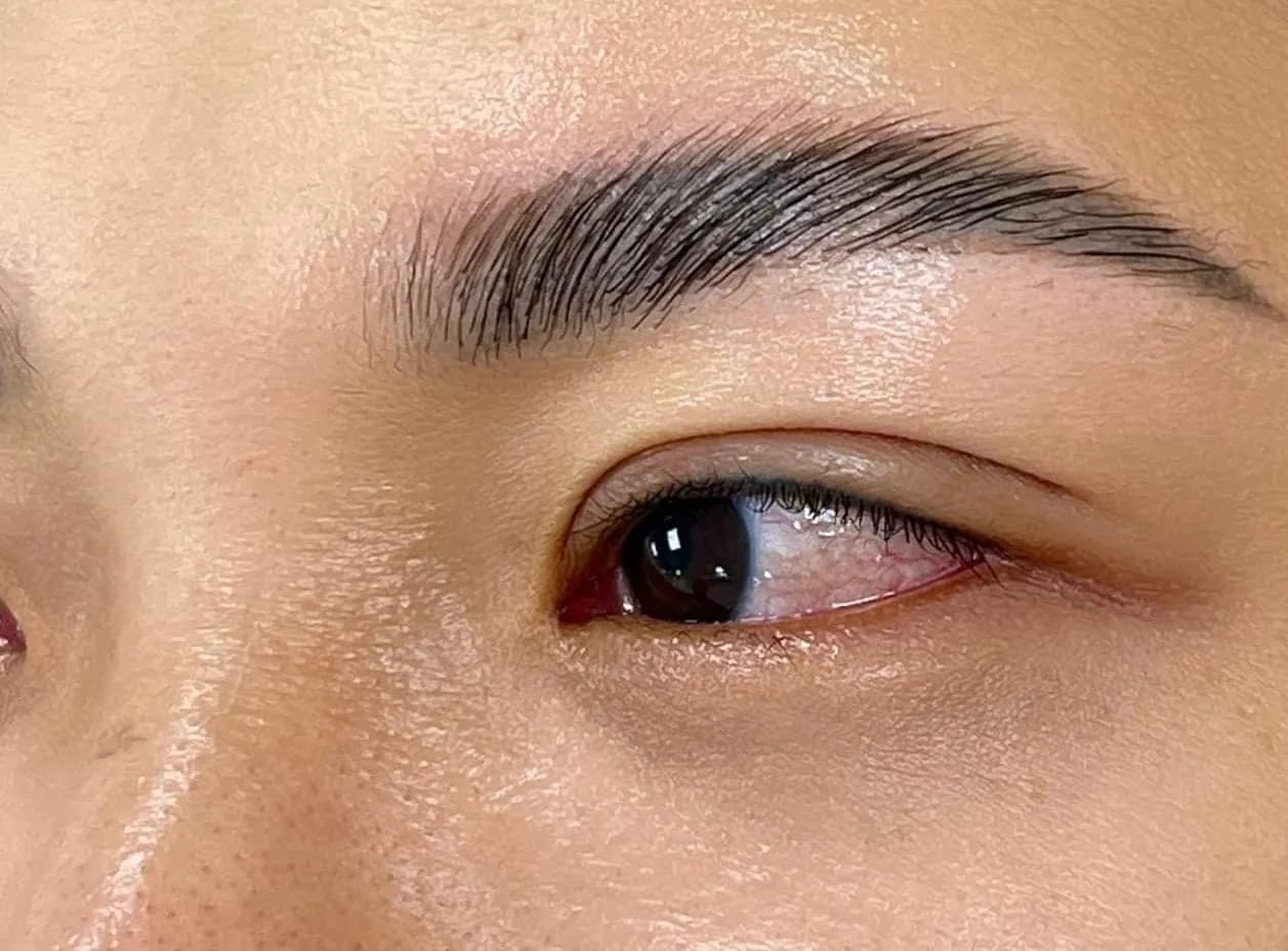 Beautiful eye makeup and styling