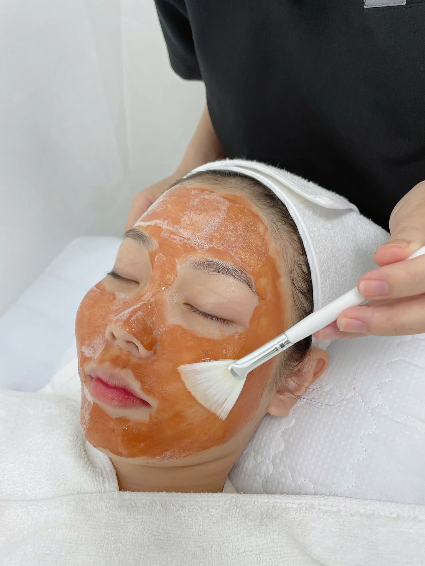 Relaxing face mask treatment